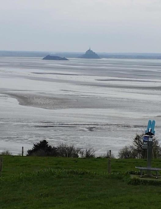Maison Vue Sur Le Mont Saint Michel Et Sa Baie Champeaux Exterior photo