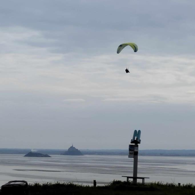 Maison Vue Sur Le Mont Saint Michel Et Sa Baie Champeaux Exterior photo